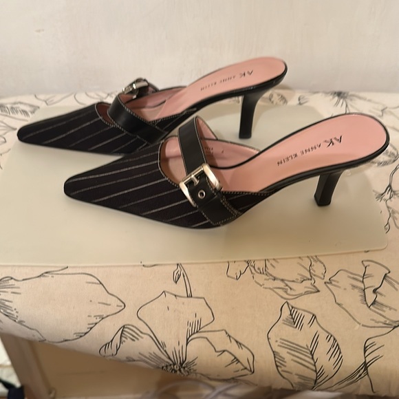 Shoes - Picture 2 of 6